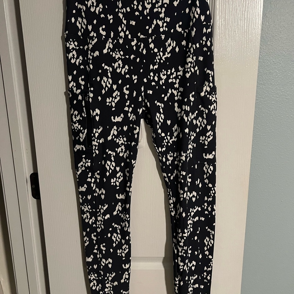 Lou & Grey Black and Cream Patterned Leggings